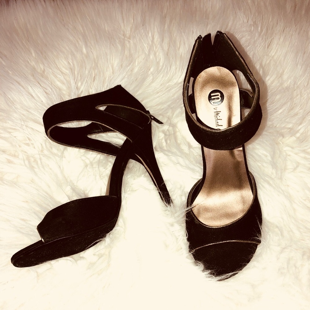 Black heels velvet